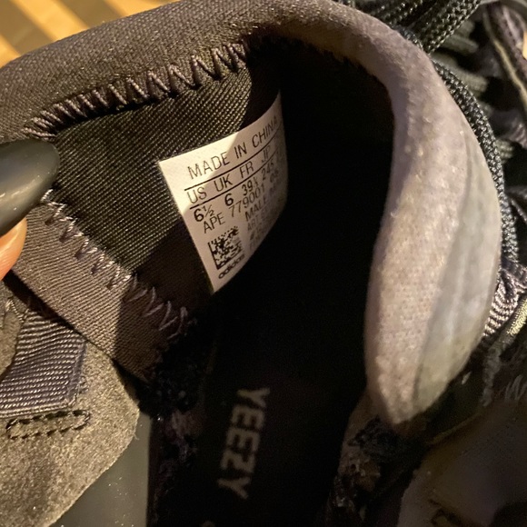 BOOST YZY QNTM ONYX SIZE 6 1/2 - Picture 6 of 6
